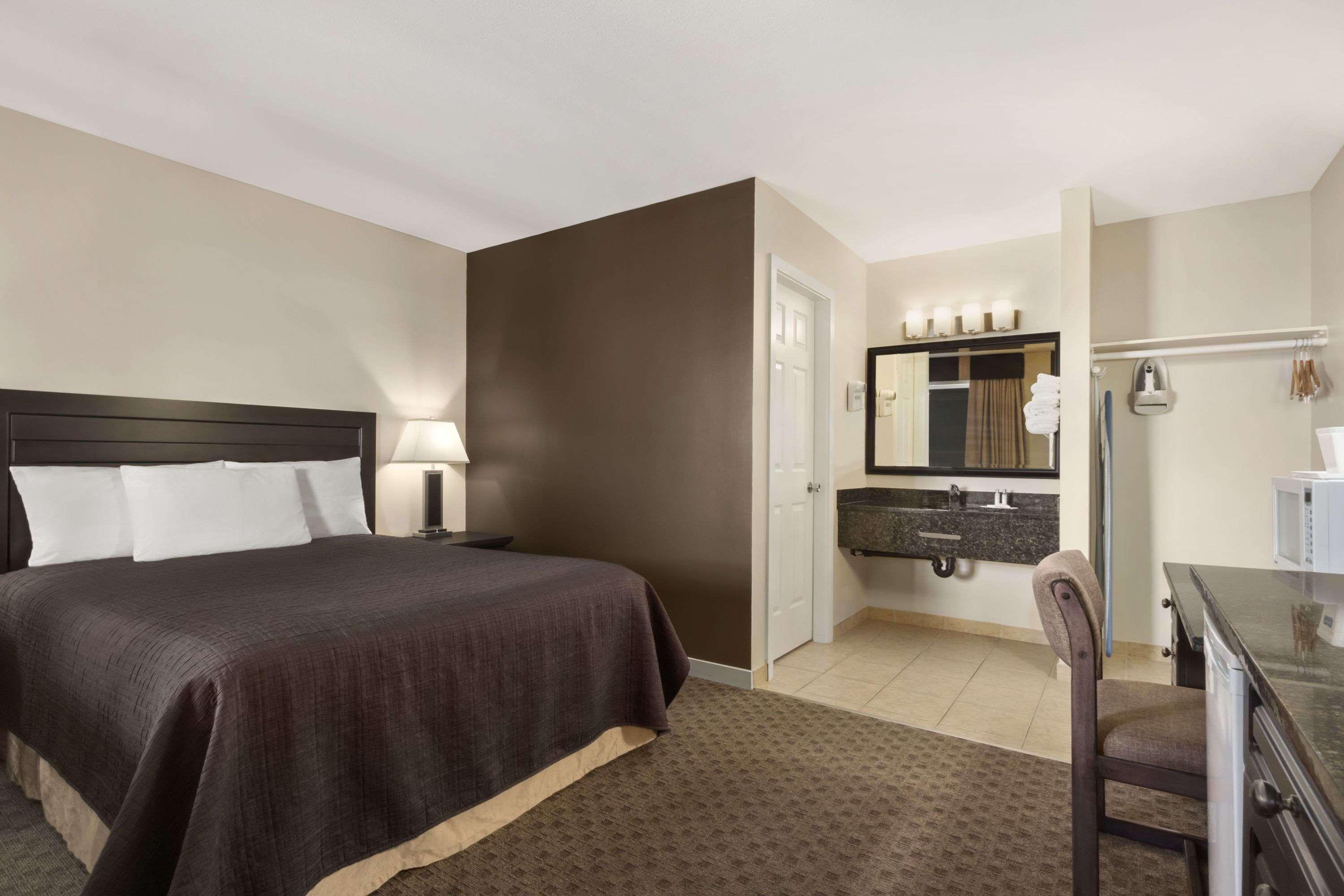 Travelodge By Wyndham Kamloops Mountview Exteriör bild