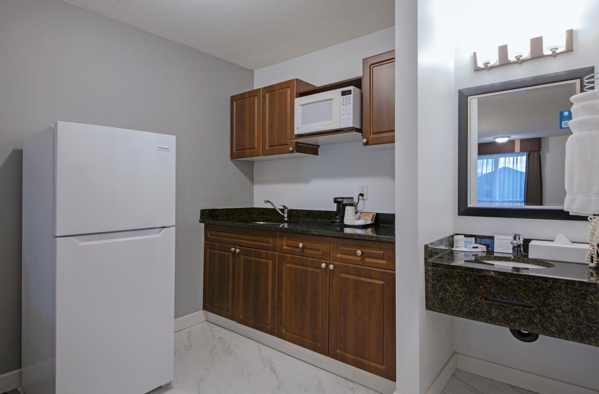 Travelodge By Wyndham Kamloops Mountview Exteriör bild